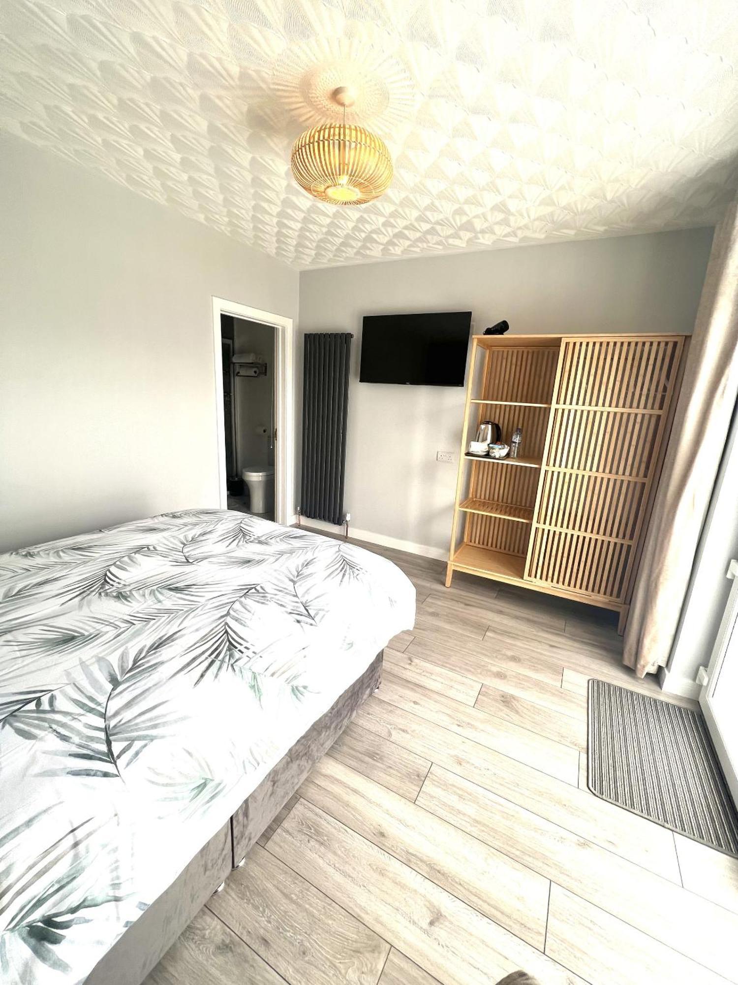 Rest A While Bed & Breakfast บุชมิลส์ ห้อง รูปภาพ